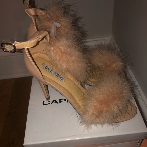 Beige Cape Robbin slippers/sandal heels - Picture 4 of 8